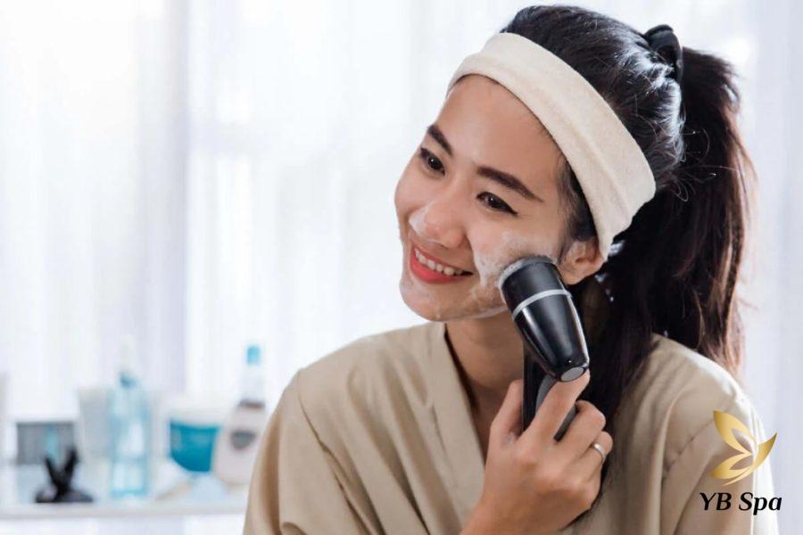 da mụn có nên dùng máy rửa mặt