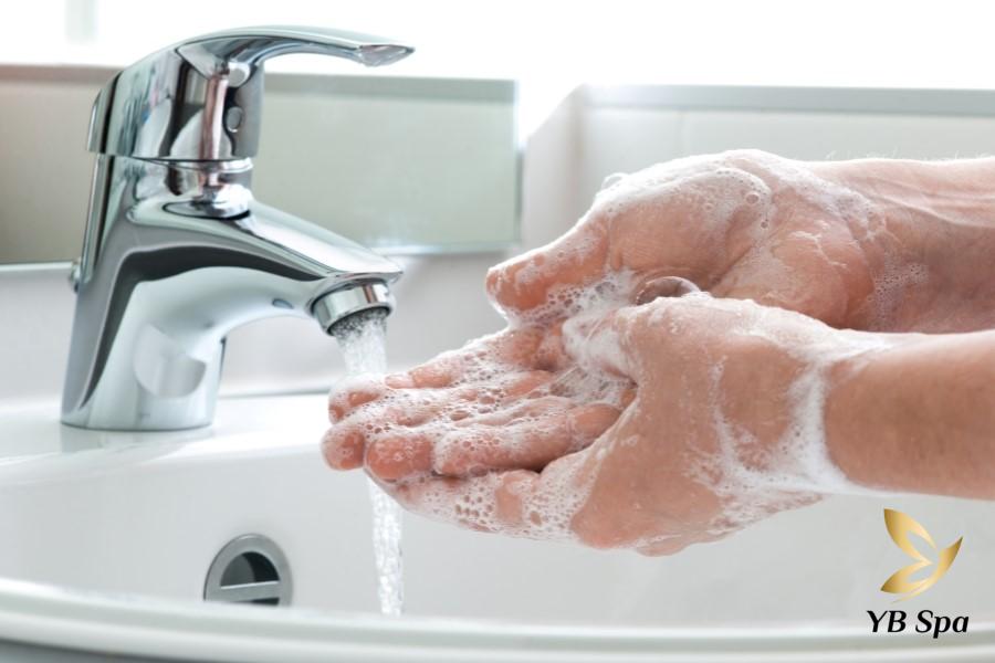 Mụn viêm có nên nặn không? Khi nào nên nặn mụn viêm? 25 Rửa tay