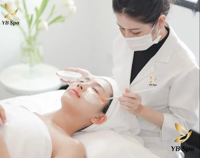 Nên lăn kim hay Peel da? Cái nào tốt hơn? Lưu ý cần biết 23 YB Spa là một cơ sở làm đẹp uy tín nhất tại Tp. HCM với nhiều ưu điểm nổi bật về dịch vụ peel da