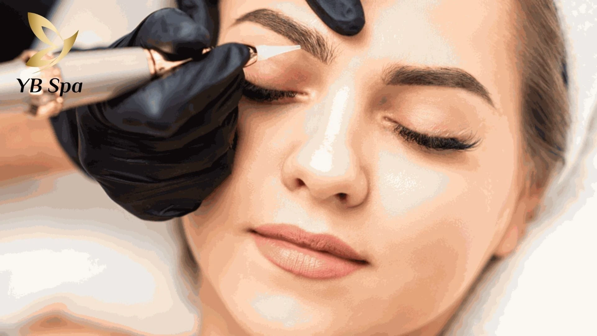 Thêu lông mày tạo sợi chân thật, giúp bạn sở hữu hàng mày tự nhiên như ý.