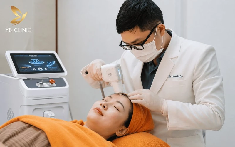 Những Thay Đổi Nhỏ Giúp Ngoại Hình Cuốn Hút Hơn Với 7 Mẹo Đơn Giản 8 Triệt đường chân tóc bằng công nghệ Nano Diamond Light giúp loại bỏ tóc con vùng trán, định hình đường viền tóc hài hòa và mang lại gương mặt thanh thoát.