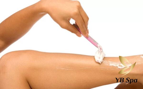 nổi mẩn đỏ sau khi triệt lông chân