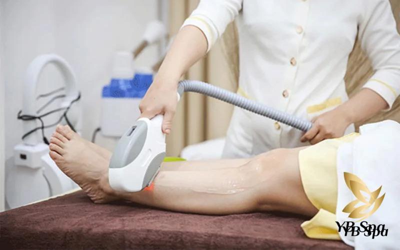 5 nguyên nhân nổi mẩn đỏ sau khi triệt lông chân và cách xử lý 21 triệt lông chân an toàn tại YB Spa