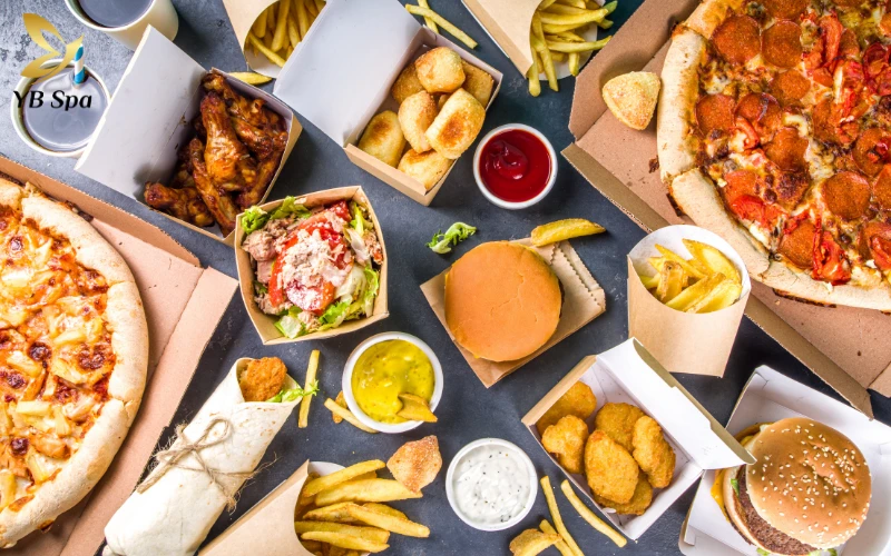 Nổi mụn ở ngực có nguy hiểm không? Nguyên nhân và hướng xử lý 24 Chế độ ăn uống kém lành mạnh