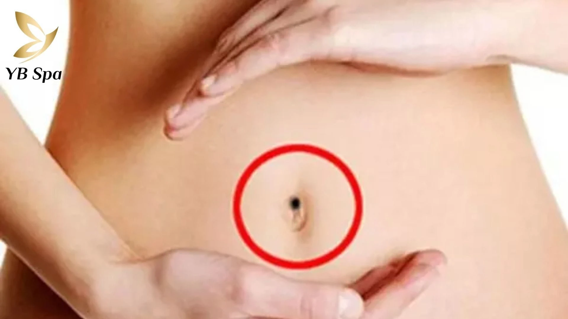 Vị trí nốt ruồi nằm trong rốn - Biểu tượng của tướng "ngậm ngọc", báo hiệu số mệnh đại phú quý và cuộc sống sung túc từ nhỏ.