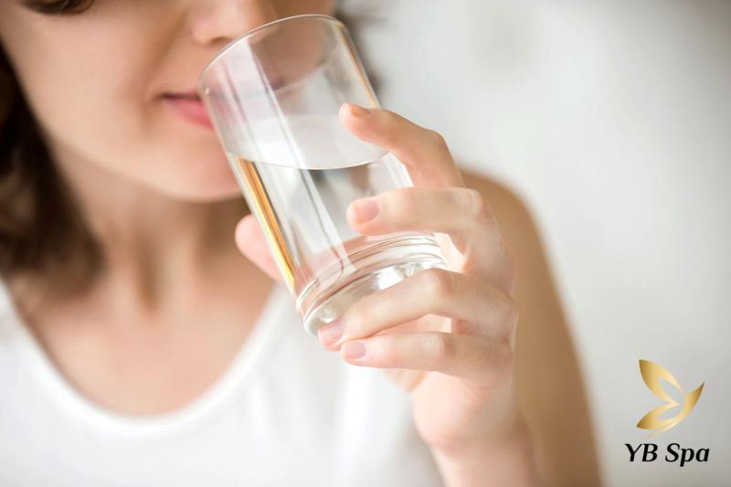 Peel da TCA là gì? Có nên Peel da TCA không? 22 chế độ ăn uống cân bằng, uống đủ nước hỗ trợ quá trình phục hồi.