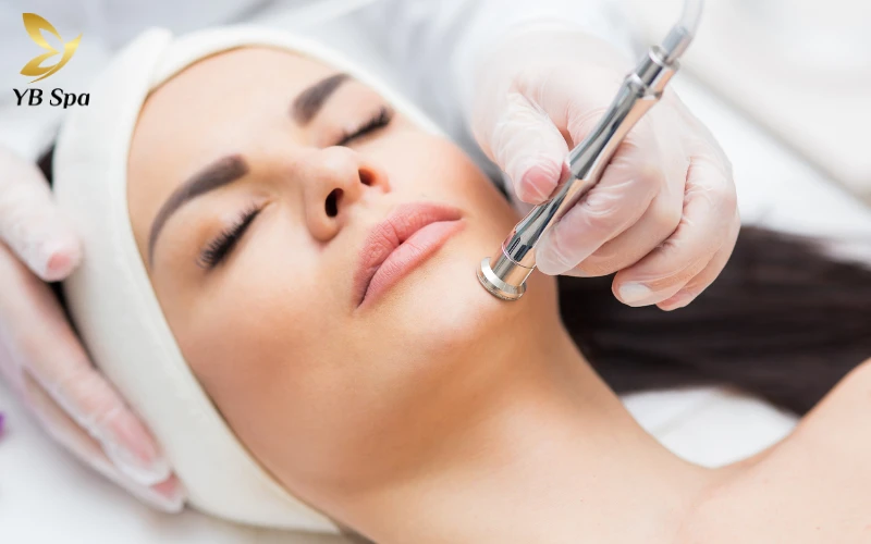 Peel da trị mụn là gì? Có an toàn và hiệu quả không? 30 Peel da cơ học (Microdermabrasion)
