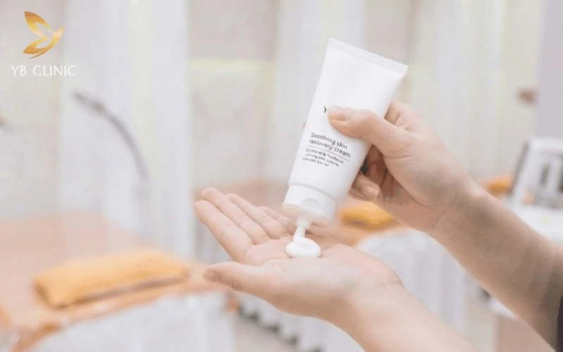 Review 3 Phương Pháp Trị Thâm Bẹn Được Áp Dụng Phổ Biến 13 Da nhạy cảm nên ưu tiên kem bôi trị thâm bẹn có công thức dịu nhẹ, hạn chế thành phần dễ gây kích ứng.