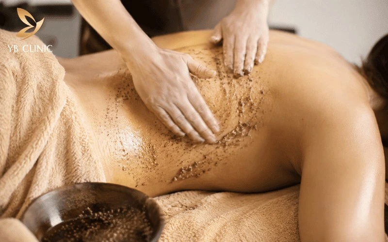 Review 5 Kem Bôi Trị Thâm Mông Hiệu Quả Được Nhiều Người Tin Dùng 14 Tẩy tế bào chết AHA/BHA 1–2 lần mỗi tuần giúp loại bỏ da chết, hỗ trợ hấp thu kem trị thâm và cải thiện da sần sùi hiệu quả.