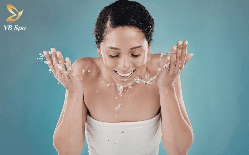 Trong 2 ngày đầu sau LinearZ, bạn chỉ nên rửa mặt nhẹ nhàng bằng nước mát để bảo vệ các điểm đông nhiệt dưới da