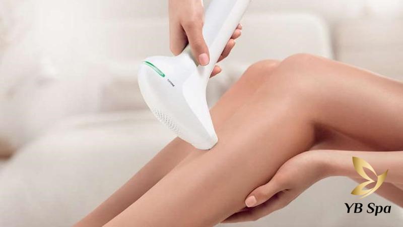 Trước và sau khi triệt lông bằng laser nên làm gì? 22 triệt lông bằng laser là sử dụng tia laser từ thiết bị chuyên dụng để loại bỏ vùng lông không cần thiết trên cơ thể.