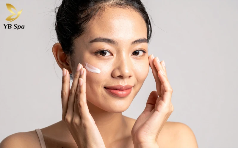 Cấp ẩm đúng cách với Panthenol (B5) là chìa khóa giúp da mặt luôn mịn màng và khỏe mạnh sau liệu trình