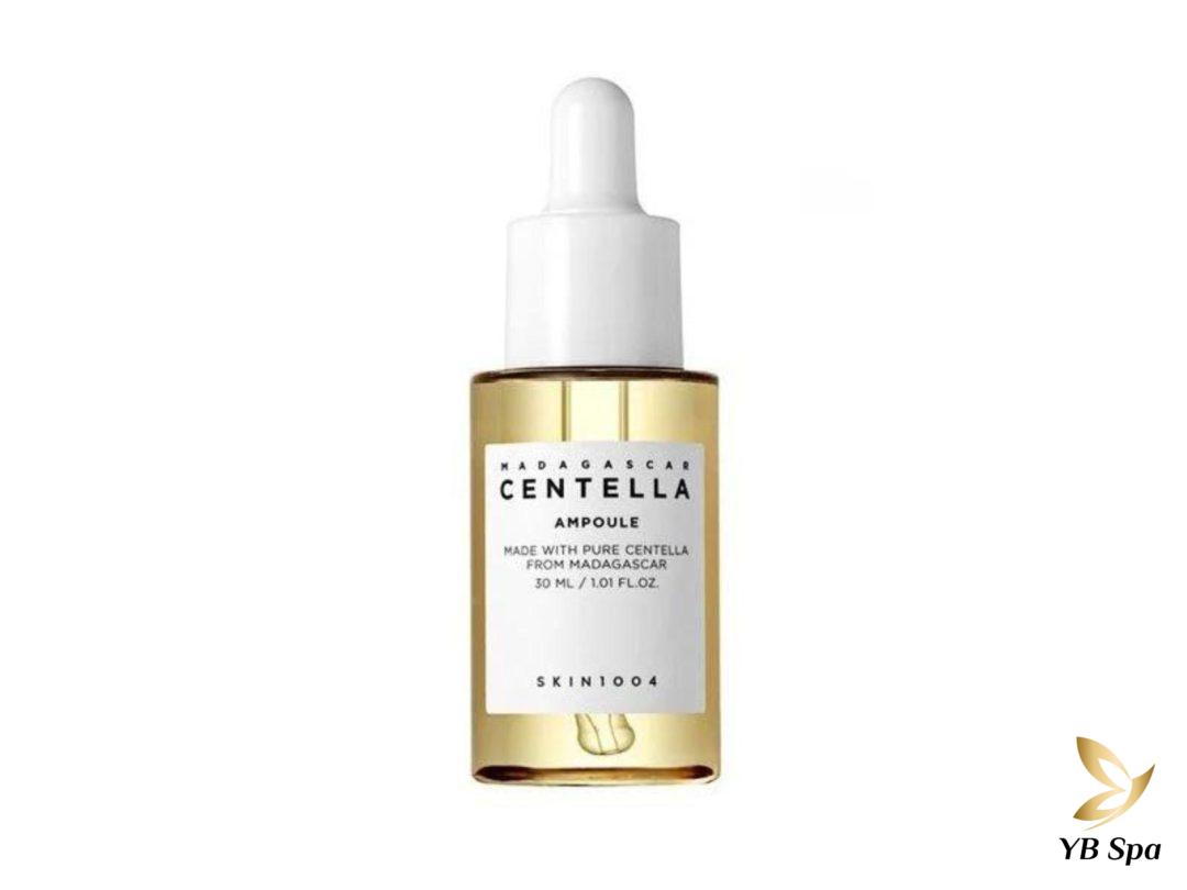 Sau peel có nên dùng serum? 17 serum phục hồi da sau peel 40 Serum Skin1004 Madagascar Centella Ampoule chiết xuất 100% từ rau má Madagascar, mang lại sự dịu nhẹ và lành tính cho làn da.
