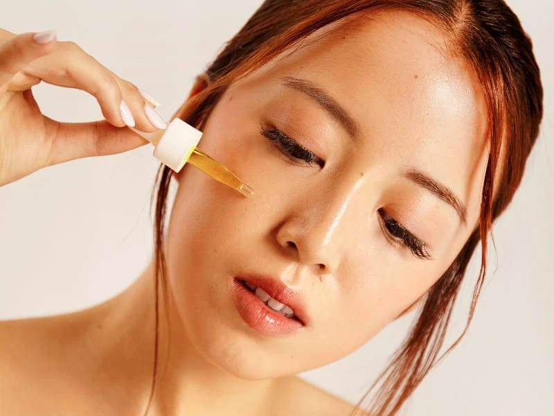Top 13 serum trị mụn ẩn hiệu quả và an toàn cho mọi làn da 29 Sử dụng serum trị mụn ẩn