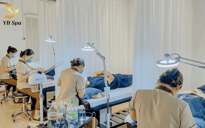 Trải nghiệm liệu trình trị mụn và triệt lông chuẩn y khoa, đảm bảo tính an toàn và hiệu quả thẩm mỹ tối ưu cho khách hàng
