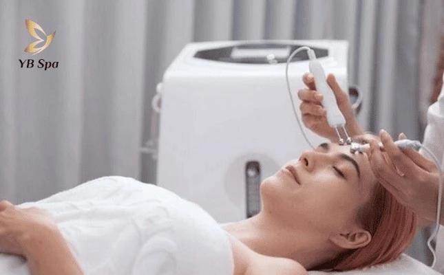 Clinic Spa ứng dụng công nghệ máy móc hiện đại để điều trị chuyên sâu các vấn đề về da.