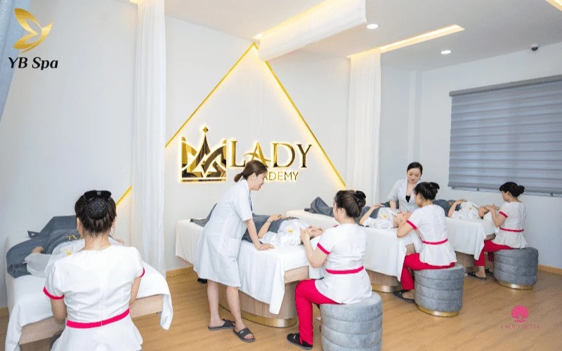 Lady’s House Spa & Clinic mang đến sự an tâm tuyệt đối với các liệu pháp chuẩn y khoa và sự giám sát trực tiếp từ đội ngũ bác sĩ da liễu