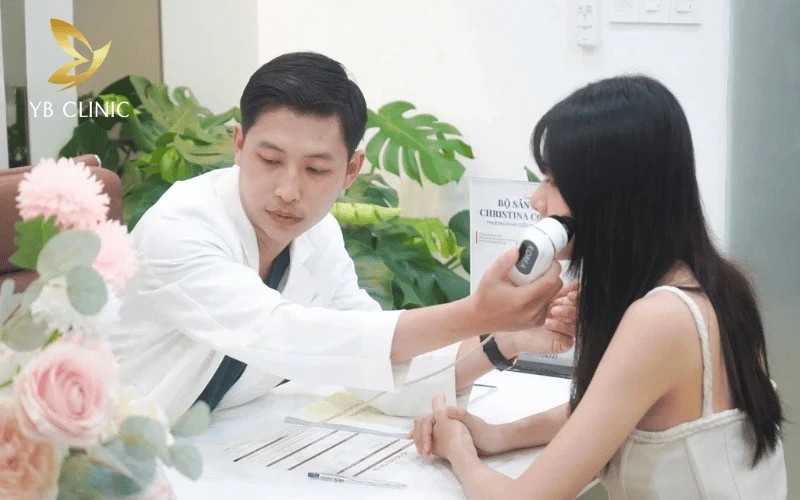 Đa số khách hàng khi đến YB Spa đều ấn tượng với quy trình đón tiếp chuyên nghiệp và không gian hiện đại.