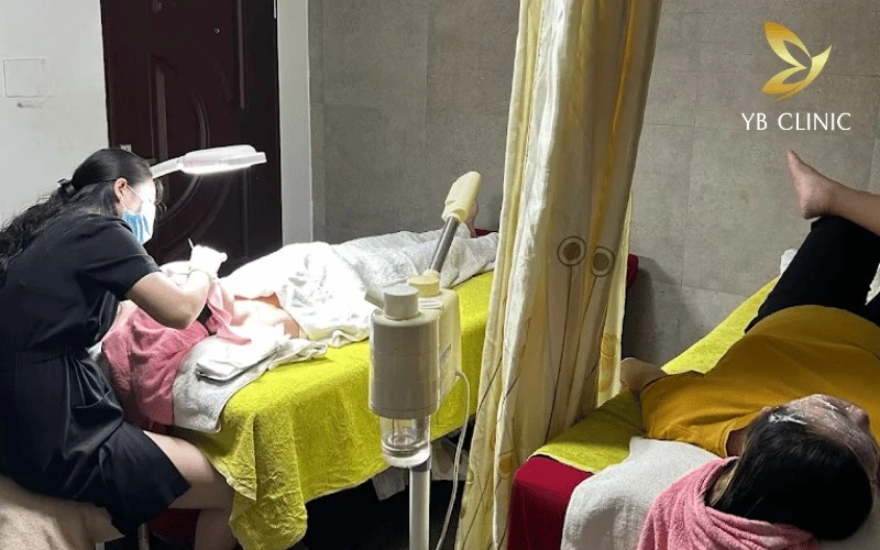 Top 8 Spa Chăm Sóc Da Tại Quận Bình Thạnh Uy Tín, Chất Lượng 2026 20 Khách hàng phổ thông và người lao động có thể dễ dàng tiếp cận các liệu trình da liễu hiệu quả cao nhờ chính sách giá tiết kiệm tại Tre Xanh Spa
