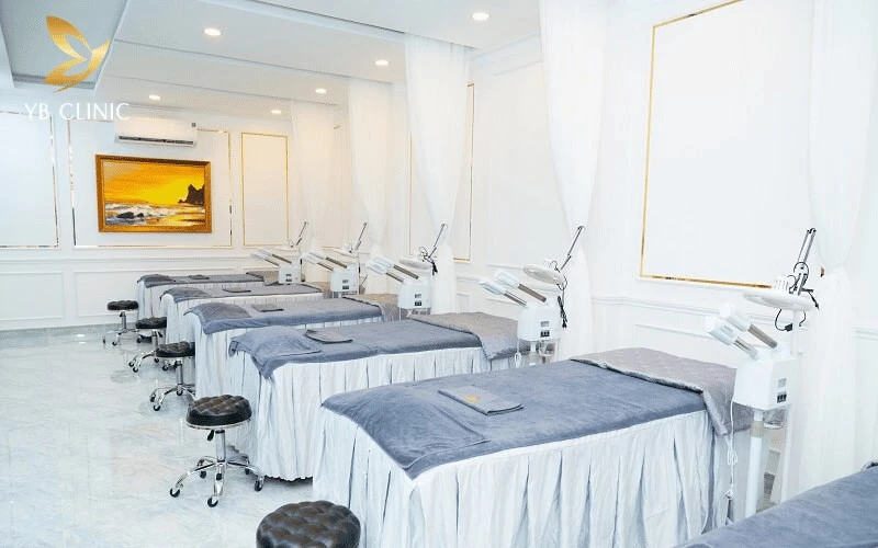 Phòng chăm sóc da tại Thẩm Mỹ DIVA Bình Dương được thiết kế rộng rãi, sạch sẽ và trang bị nhiều thiết bị thẩm mỹ hiện đại.