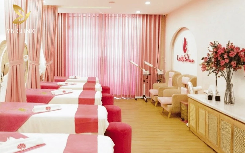Không gian làm đẹp và thư giãn tại Lady's House Spa được thiết kế theo phong cách nhẹ nhàng, mang đến cảm giác thoải mái cho khách hàng.