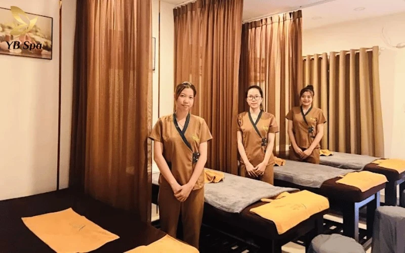 Sự kết hợp giữa tinh dầu nguyên chất và kỹ thuật tay điêu luyện tại Lụa Spa giúp làm tan các nút thắt cơ, mang lại sự nhẹ nhõm cho vùng cổ vai gáy