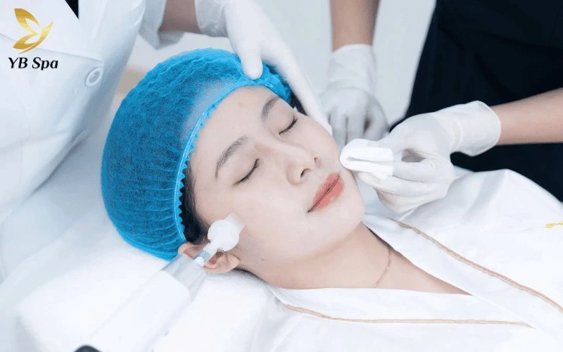 Trải nghiệm liệu trình cấy căng bóng da để bổ sung tinh chất trực tiếp vào tầng hạ bì, giúp da căng mướt và tràn đầy sức sống