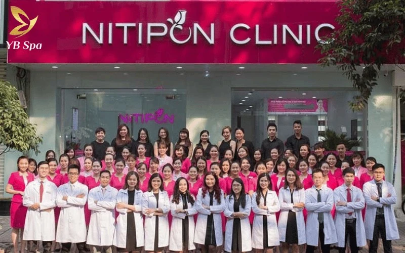 Nitipon Clinic mang đến giải pháp điều trị da chuyên sâu dựa trên sự kết hợp giữa chuyên môn da liễu và thiết bị hiện đại