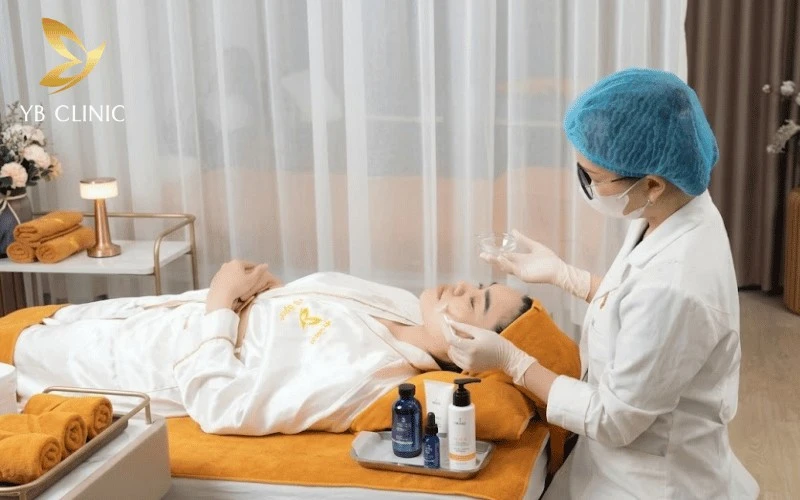 Top 6 Spa Phú Mỹ Hưng Quận 7 Uy Tín Chất Lượng 2026 7 Kỹ thuật viên giàu kinh nghiệm tại YB Spa Quận 7 trực tiếp thực hiện liệu trình chăm sóc da theo phác đồ cá nhân hóa.