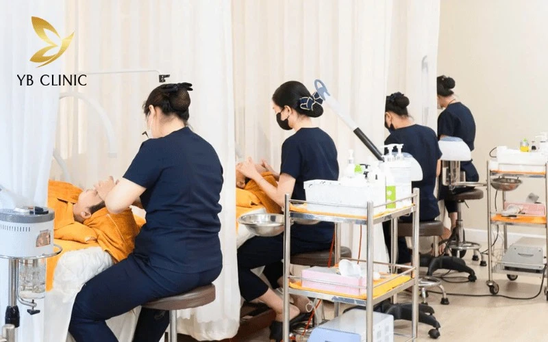 Top 5 Spa Chăm Sóc Da Tại Quận Phú Nhuận Uy Tín 2026 9 YB Spa sở hữu kết hợp hoàn hảo giữa các dịch vụ từ cơ bản đến nâng cao như trị mụn và cấy meso, giúp tái tạo làn da khỏe đẹp toàn diện.