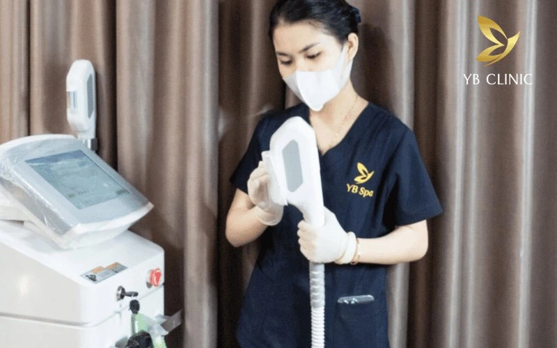 Không gian sang trọng cùng đầu bôi gel lạnh chuyên dụng mang lại cho khách hàng trải nghiệm triệt lông hoàn toàn thư giãn và không lo châm chích