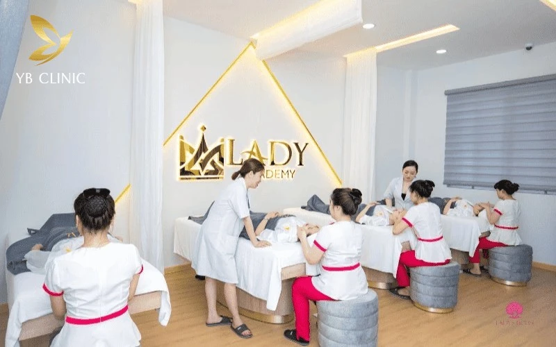 Với hơn 8 năm kinh nghiệm tại Bình Dương, Lady's House Spa ứng dụng công nghệ Diode Laser chuẩn FDA mang lại hiệu quả triệt lông an toàn và tối ưu