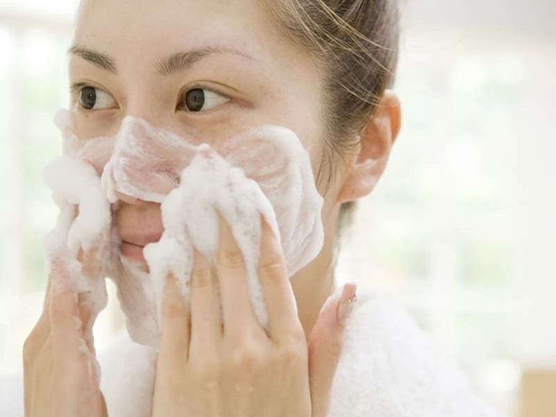 Top 21+ sửa rửa mặt cho da dầu được tin dùng nhất hiện nay 46 Rửa mặt với sửa rửa mặt