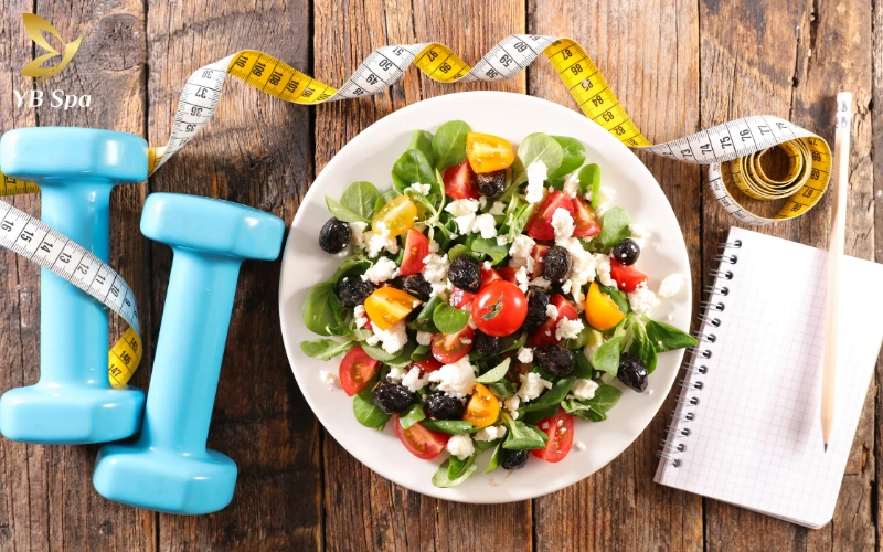 Tại sao khi yêu lại nổi mụn? Giải đáp khoa học về hormone và làn da 29 Ăn uống cân bằng, hạn chế đồ ngọt và dầu mỡ