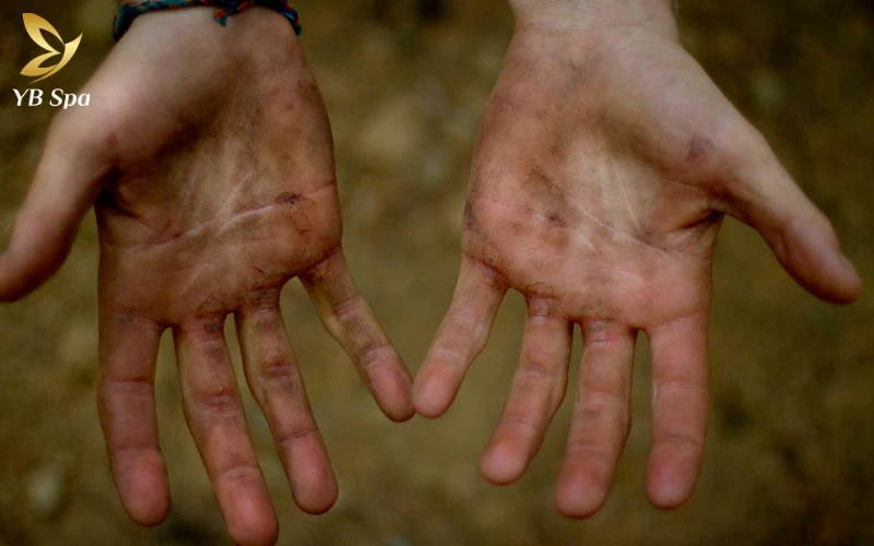 Không sử dụng găng tay bảo hộ khi cần thiết