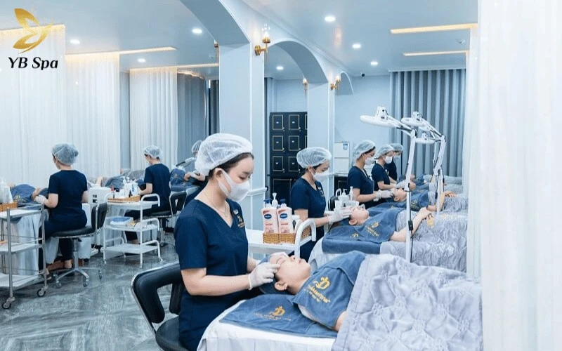 Sự kết hợp giữa kỹ thuật phẩy sợi lông mày điêu luyện và chất liệu mực an toàn giúp khách hàng tại Diva sở hữu vẻ đẹp sắc sảo nhưng vẫn vô cùng tự nhiên