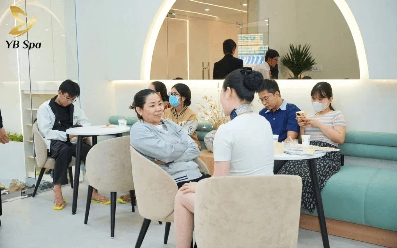 Sự kết hợp giữa công nghệ hiện đại và sự tận tâm của đội ngũ nhân viên giúp YB Spa luôn nhận được những đánh giá tích cực