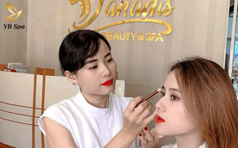 Top 6 Thẩm Mỹ Viện Thủ Đức Uy Tín, Chất Lượng 2026 17 Sở hữu đôi môi và dáng mày sắc nét tự nhiên với kỹ thuật phun xăm công nghệ Plasma không sưng nề và rút ngắn thời gian bong vảy