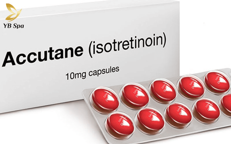 Vì là loại thuốc có tác động cực mạnh, Isotretinoin bắt buộc phải được sử dụng dưới sự chỉ định và giám sát chặt chẽ của bác sĩ