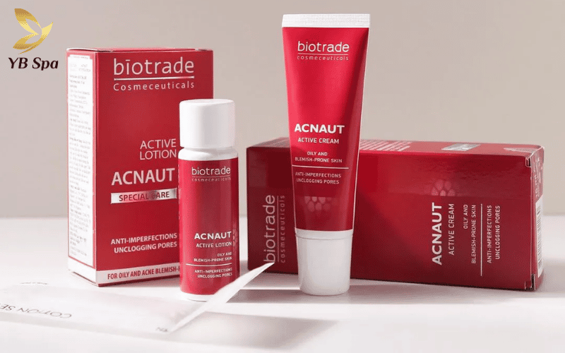 Acnaut Active Lotion (bên trái) là giải pháp chấm mụn "thần tốc" từ Bulgaria giúp làm khô cồi mụn chỉ sau 24-48 giờ