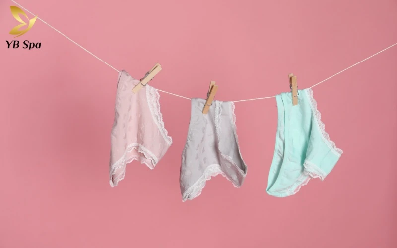 Cách tỉa lông vùng kín nữ bằng kéo an toàn, tránh ngứa 21 Ưu tiên quần lót 100% cotton trong 24 giờ đầu để vùng da nhạy cảm được "thở" và phục hồi nhanh chóng