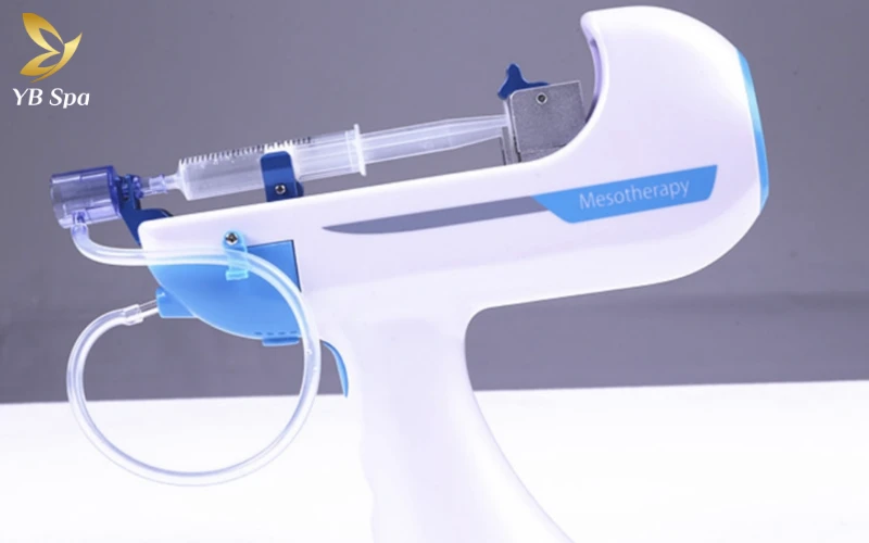 Công nghệ súng tiêm hiện đại giúp kiểm soát hoàn hảo liều lượng và độ sâu, đảm bảo tinh chất phân bổ đồng đều trên diện rộng.