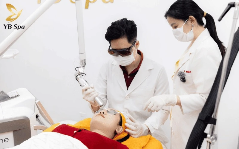 Sự kết hợp giữa thiết bị hiện đại và chuyên môn cao tại YB Spa giúp tối ưu hóa quy trình điều trị mao mạch, mang lại kết quả phục hồi da tự nhiên