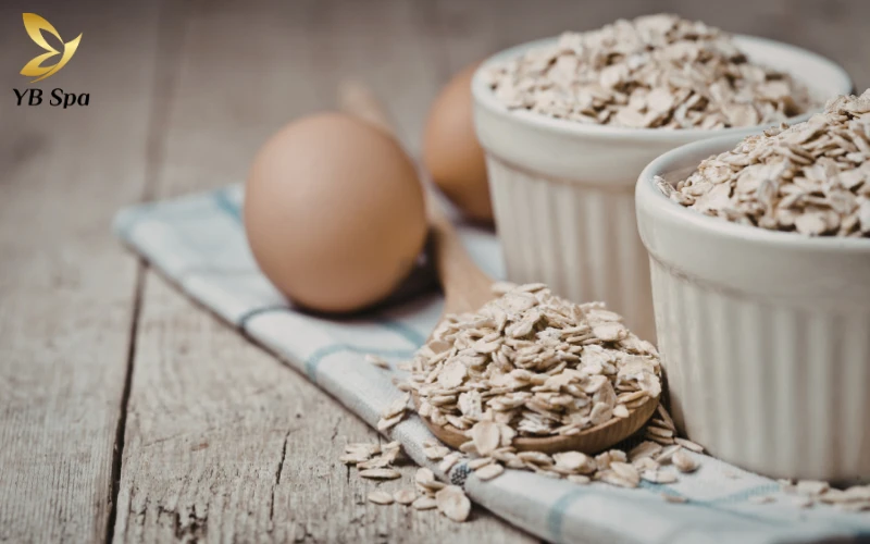 7 Cách trị mụn ẩn dưới da bằng bột yến mạch hiệu quả nhất 27 Mặt nạ yến mạch và lòng trắng trứng là "bộ đôi vàng" giúp se khít lỗ chân lông và giải quyết tình trạng dầu thừa quá mức.