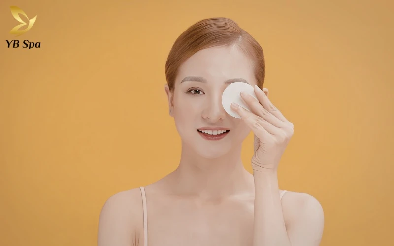 Để quy trình trị mụn đầu đen bằng Vaseline đạt hiệu quả, hãy đảm bảo bề mặt da đã được làm sạch hoàn toàn bụi bẩn