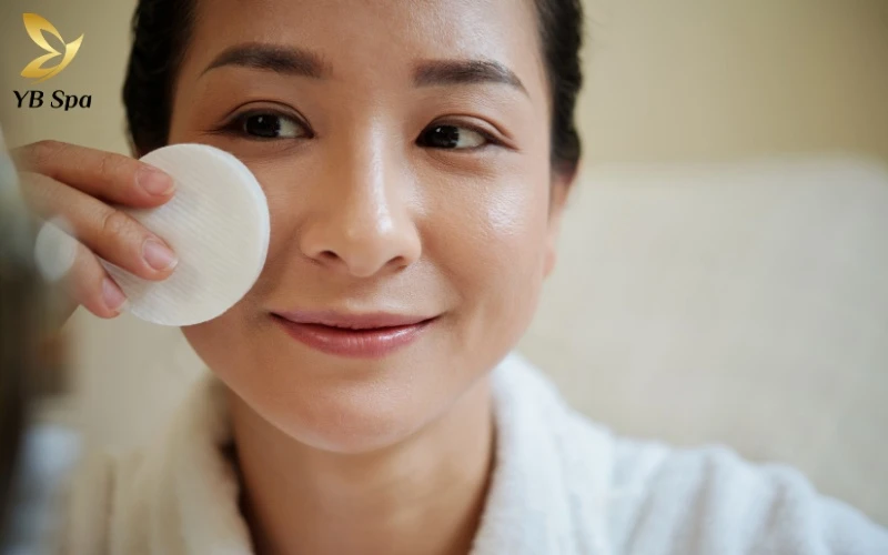 Khi kết hợp với các bước vệ sinh chuẩn và chăm sóc da sau lấy mụn, Vaseline giúp giảm viêm, bảo vệ da và nâng cao hiệu quả lấy mụn.