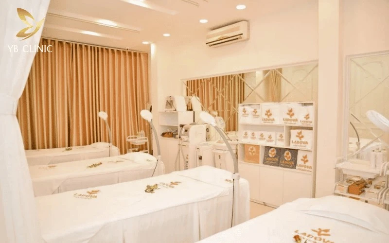 Top 7 Spa Trị Thâm Bẹn Tại Tphcm Uy Tín, Chất Lượng 11 Viện thẩm mỹ Ladova chú trọng xây dựng môi trường làm đẹp chuyên nghiệp với cơ sở vật chất khang trang và tiện nghi.