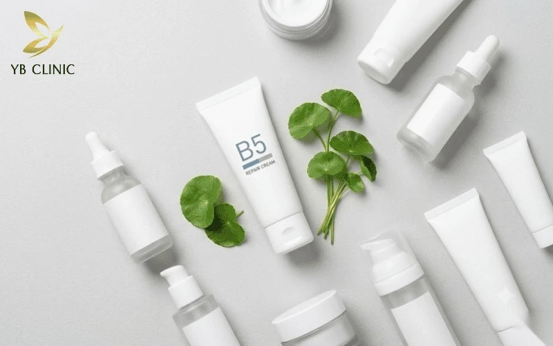 Trị Thâm Nách Giá Bao Nhiêu? Bảng Giá Mới Nhất 2026 12 Sử dụng kem dưỡng phục hồi chứa B5 giúp làm dịu da nhanh chóng sau laser.