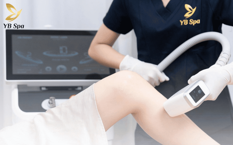 Một chuyên viên lành nghề luôn biết cách điều tiết tốc độ đi máy để vừa không bỏ sót nang lông, vừa bảo vệ da khỏi sự tích tụ nhiệt dư thừa