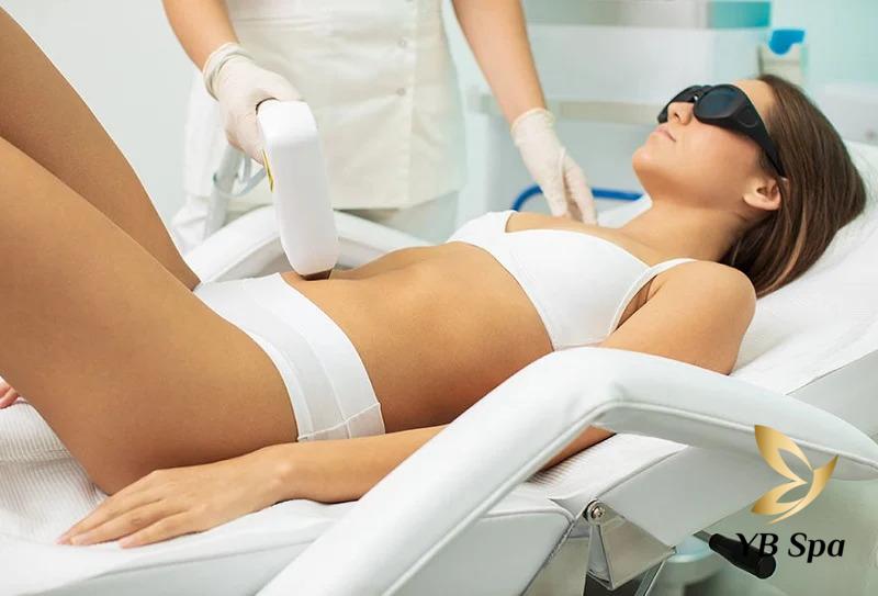 Giải Đáp Thắc Mắc: Triệt Lông Bằng Laser Có Mọc Lại Không? 23 Không tiếp xúc trực tiếp với ánh nắng mặt trời trong vòng 2 tuần sau khi triệt lông (Nguồn: Internet)